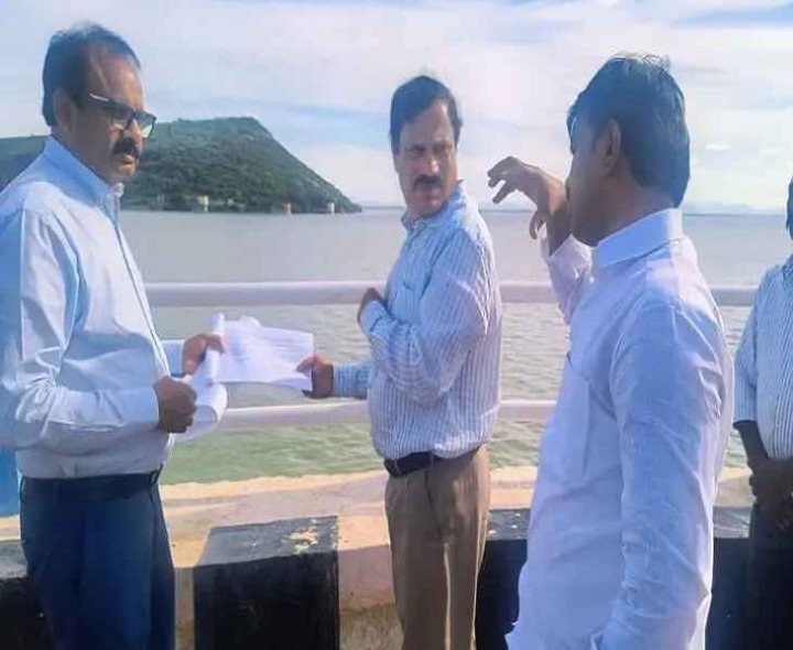 తాగు, సాగు నీటికి తొలి ప్రాధాన్యత ఇస్తాం: కలెక్టర్