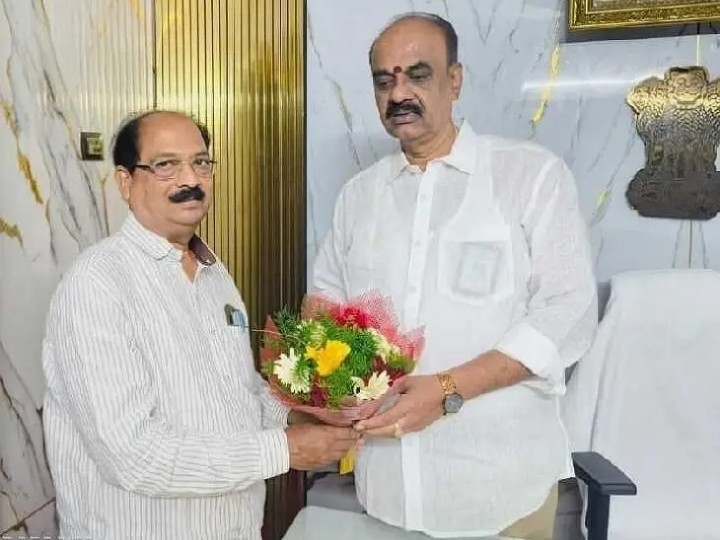 పెంటపాడు ఎంపీడీవోగా బాధ్యతలు స్వీకరించిన రాంప్రసాద్