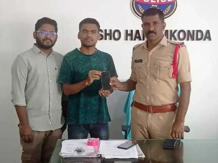 పోగొట్టుకున్న మొబైల్ ఫోన్ అందజేసిన పోలీసులు