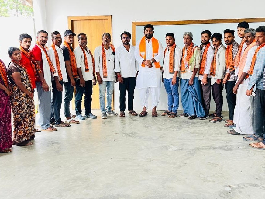 బీజేపీలోకి భారీగా చేరికలు