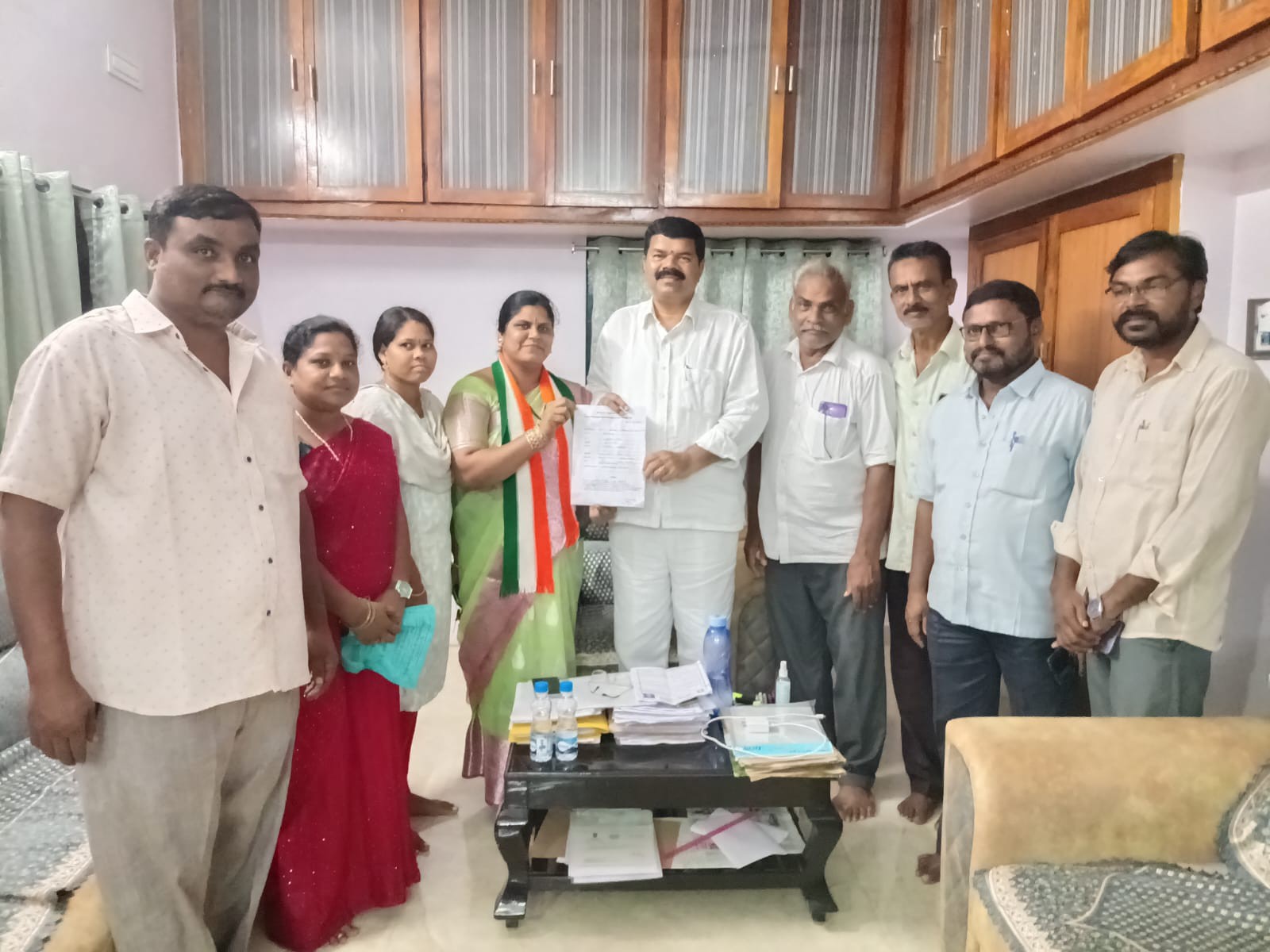 ‘సీనియర్ నాయకులకు అవకాశం కల్పించండి’