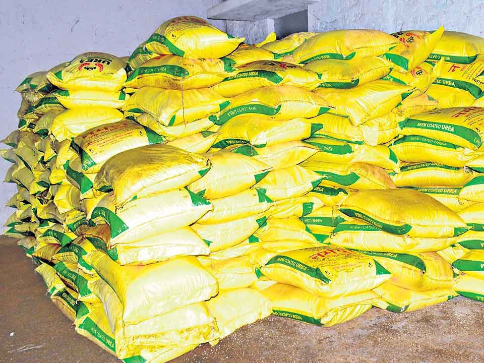 జిల్లాలో 3,859 మెట్రిక్ టన్నులు యూరియా
