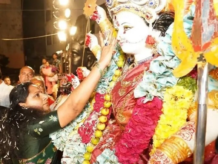 అమ్మవారిని దర్శించుకుని ప్రత్యేక పూజలు చేసిన MLC కవిత