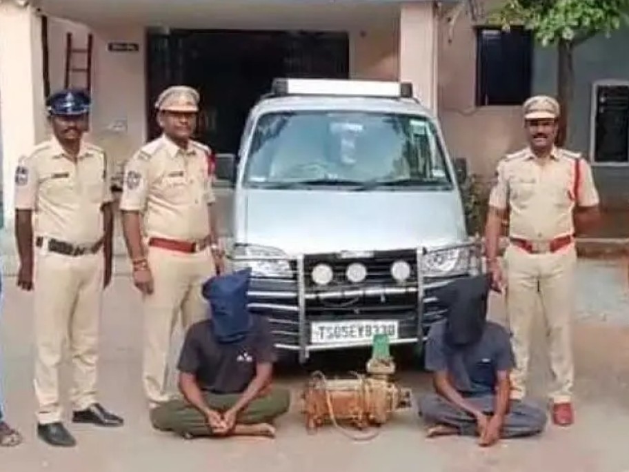 విద్యుత్ మోటార్ల చోరీ.. నిందితుల అరెస్