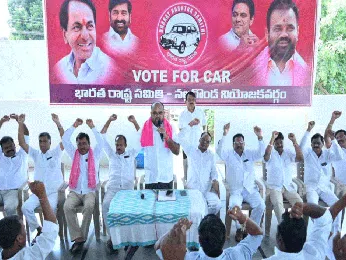 KCR కు కానుక‌గా ఇవ్వాలి : మాజీ ఎమ్మెల్యే