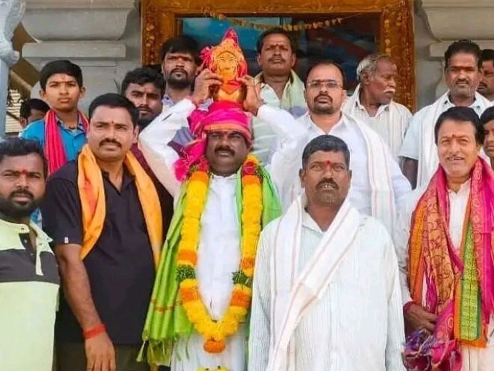 అమ్మవారి చీరల వేలం