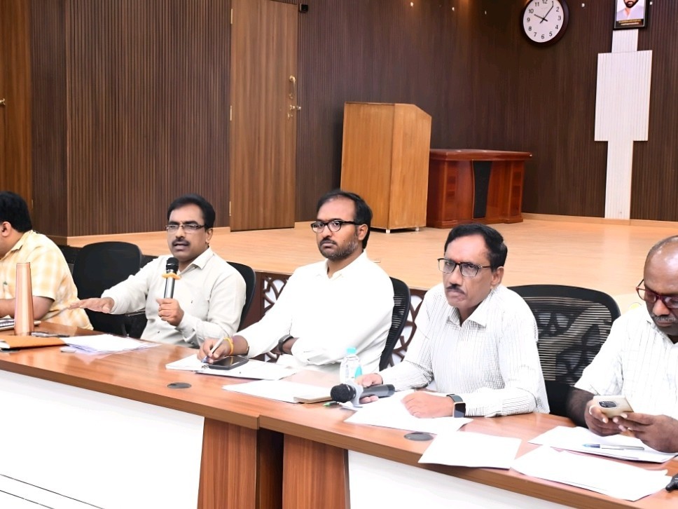 కుటుంబంతో సహా ఆత్మహత్య చేసుకుంటా: RO