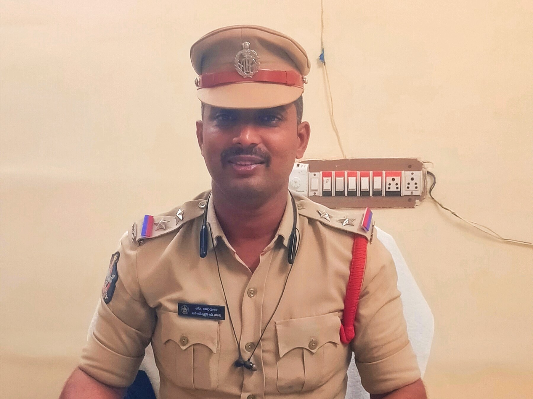 పేకాట శిబిరం పై పోలీసులు దాడి… ఆరుగురు అరెస్ట్ : ఎస్సై