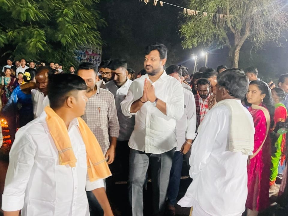 బతుకమ్మ సంబరాల్లో పాల్గొన్న జాన్సన్ నాయక్