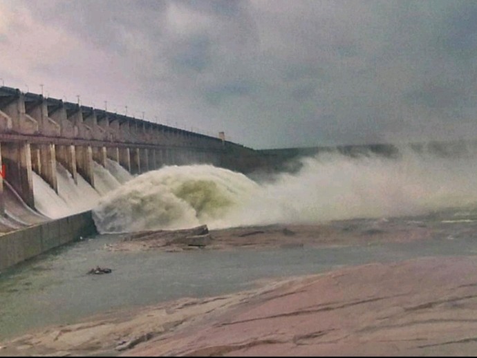 నిజాంసాగర్ ప్రాజెక్టు ఐదు గేట్లు ఎత్తివేత