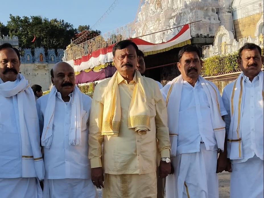 శ్రీవారి సన్నిధిలో హిందూపురం ఎంపీ