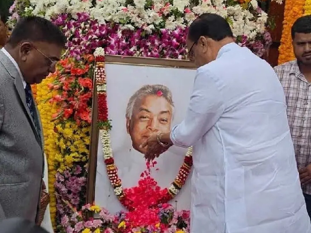 కాకాకు నివాళులర్పించిన శాసనమండలి ఛైర్మన్
