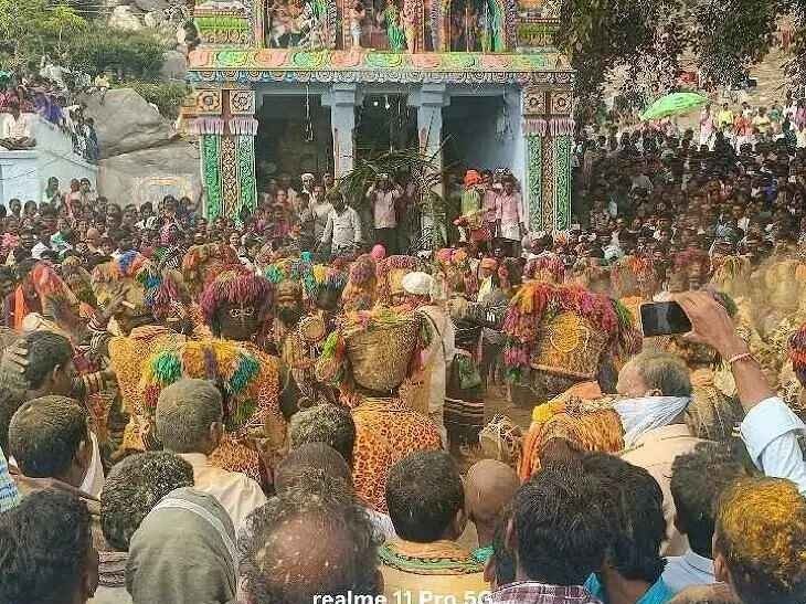దేవరగట్టులో 4 జఠికీలకు గొలుసును తెంపిన గురవయ్య