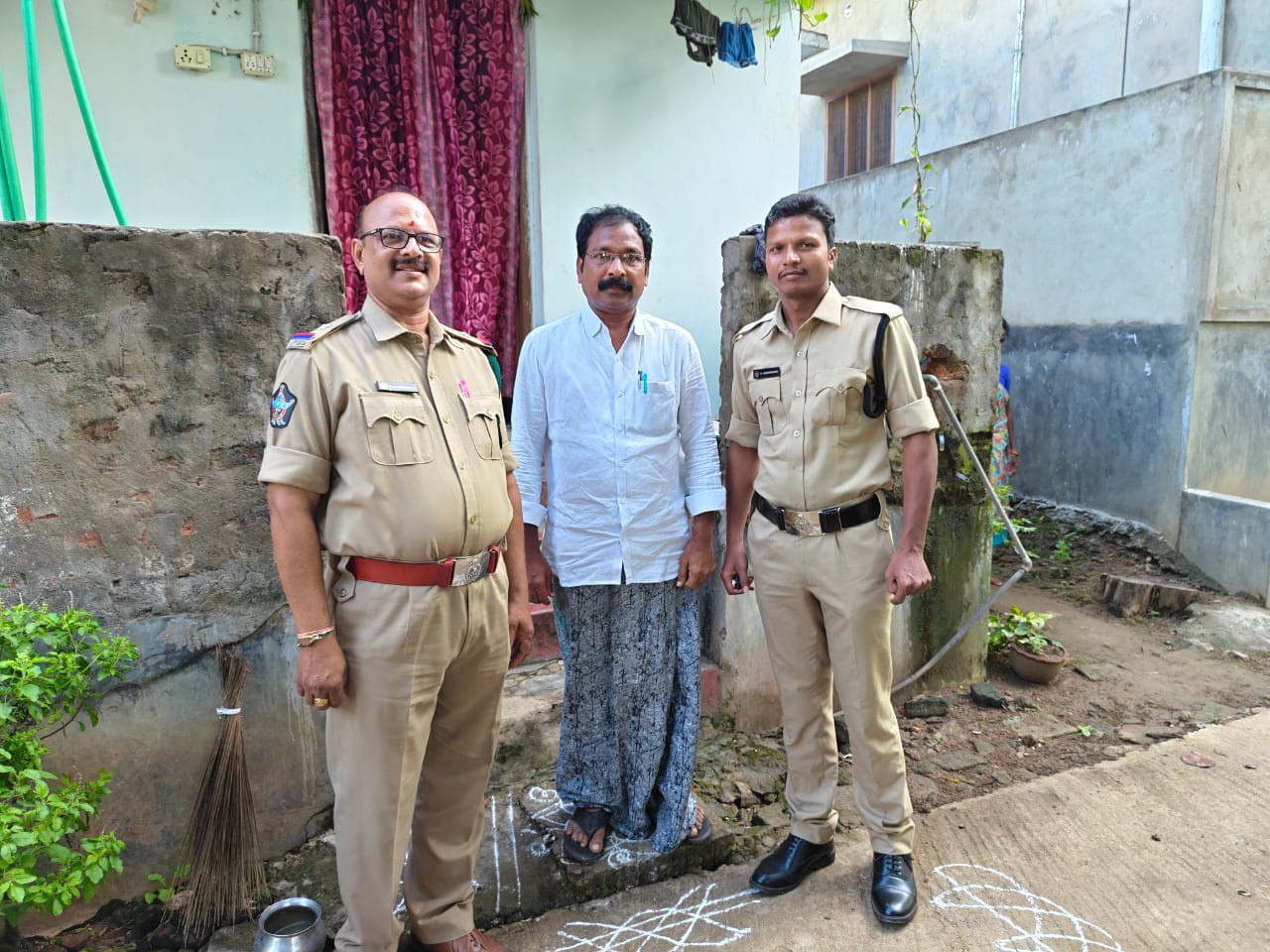 గృహ నిర్బంధంలో సిపిఎం నేత