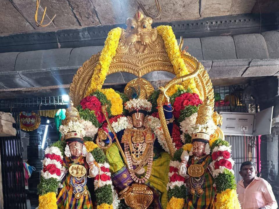 శ్రీకృష్ణుని అలంకరణలో స్వామి దర్శనం