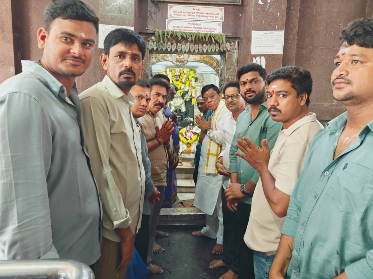 కురవి వీరభద్ర స్వామి సన్నిధిలో ఎంపీ