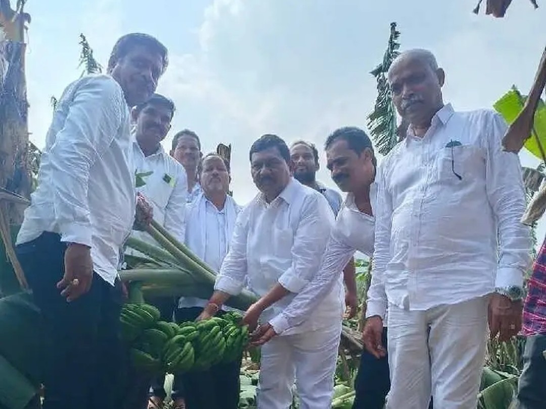 రైతులను ప్రభుత్వం ఆదుకోవాలి: మాజీ డిప్యూటీ సీఎం