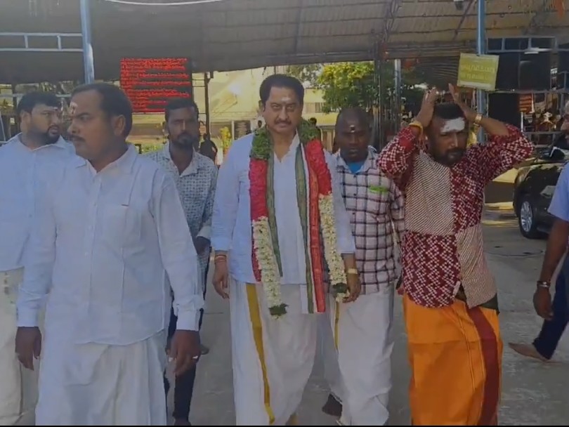 శ్రీకాళహస్తీశ్వరున్ని దర్శించుకున్న సిని నటుడు సుమన్