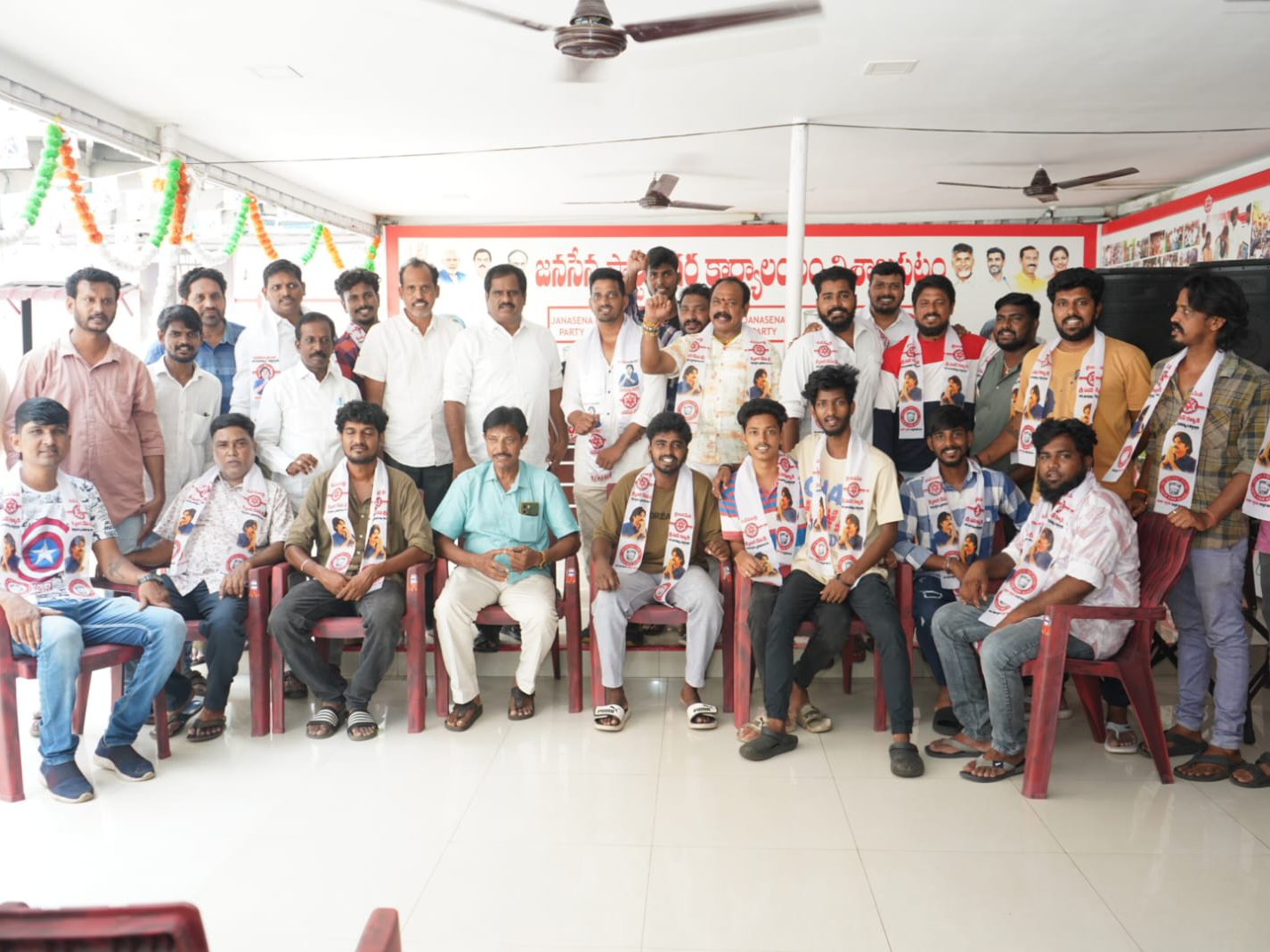 వైసీపీకి షాక్.. జనసేనలోకి  భారీ చేరికలు