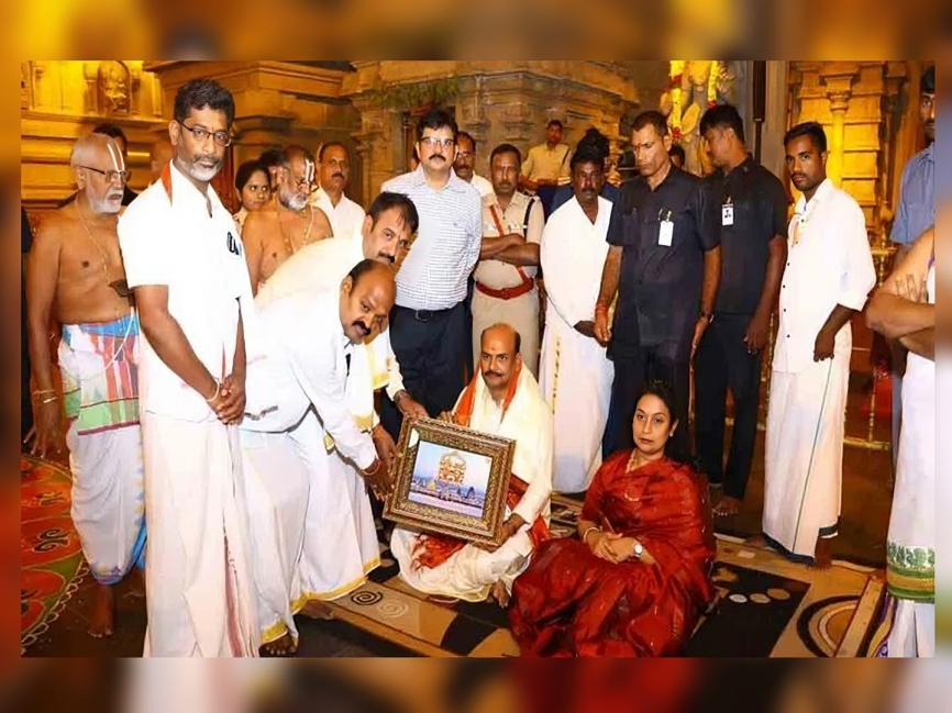 యాదగిరిగుట్ట స్వామిని దర్శించుకున్న డీజీపీ