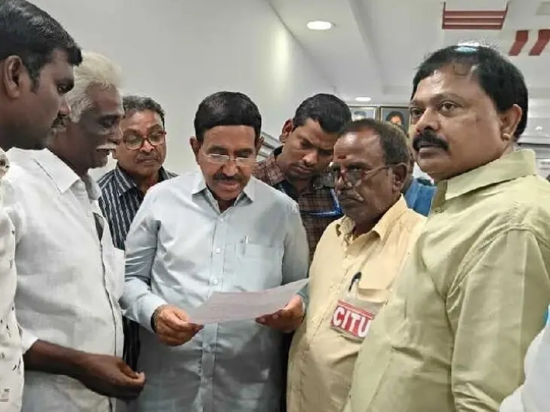 కార్మికుల జీతాలు పెంచాలని మంత్రికి వినతి