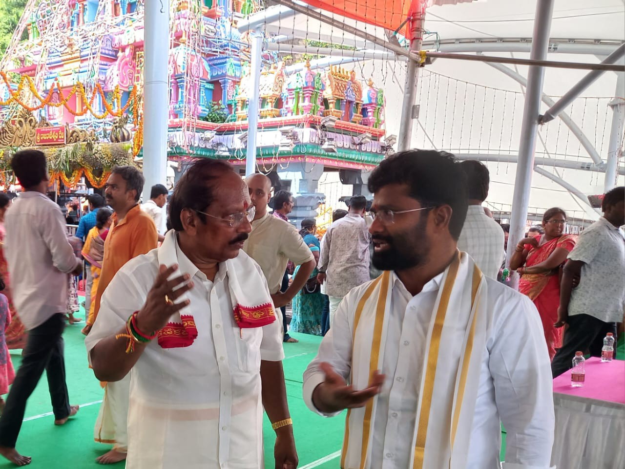 భక్తుల రద్దీపై ప్రత్యేక దృష్టి పెట్టిన ఆలయ కమిటి