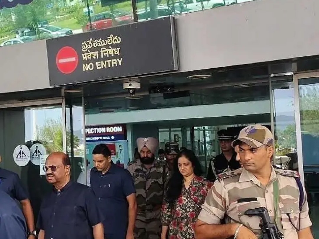 రేణిగుంటకు చేరుకున్న వెస్ట్ బెంగాల్ గవర్నర్