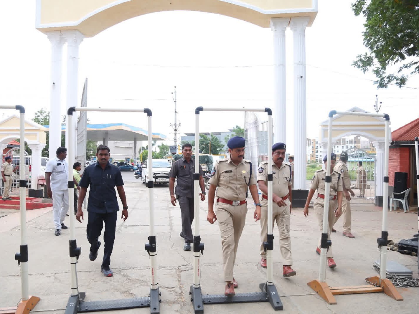 బందోబస్తు ఏర్పాట్లను పరిశీలించిన ఎస్పీ