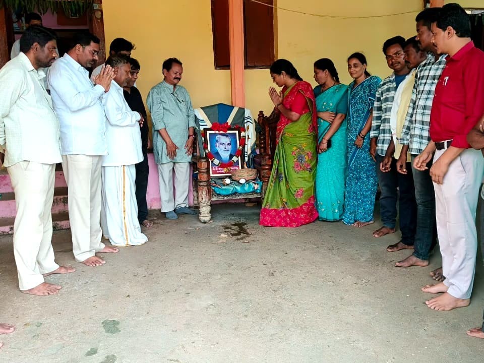 అంబాజీ జాదవ్‌కు ఘన నివాళులు