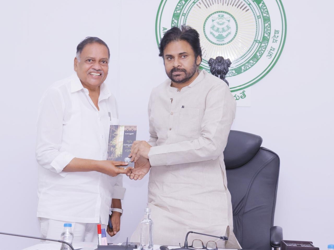 డిప్యూటీ సీఎంను కలిసిన అవనిగడ్డ ఎమ్మెల్యే