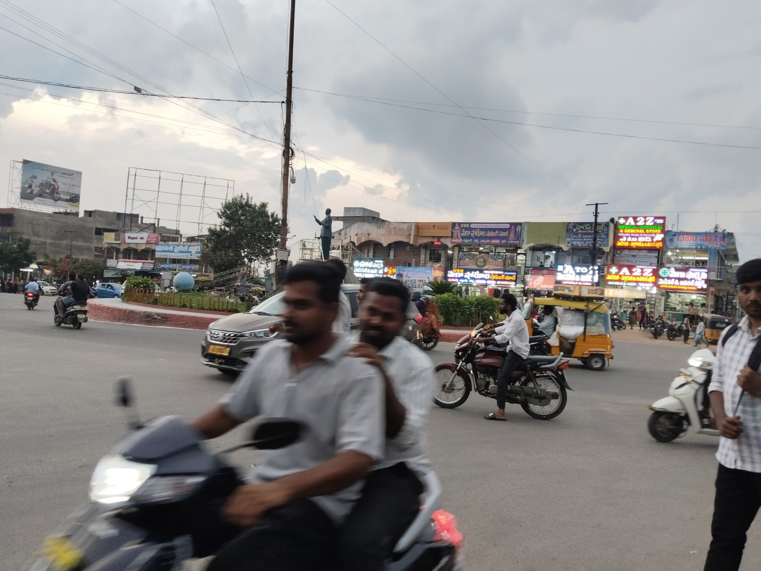 హుజురాబాద్‌లో ట్రాపిక్ సిగ్నల్ లైట్స్ లేక ఇక్కట్లు