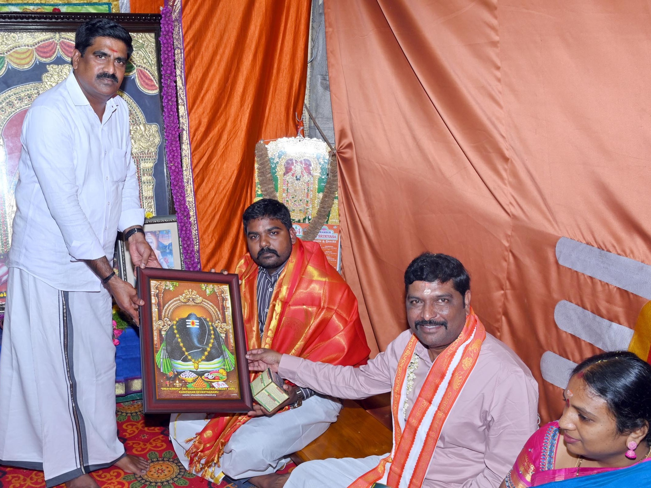 స్వామివారి సేవలో ఏపీ సమాచార కమిషనర్