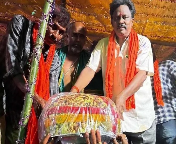 వేలంలో భారీ ధర పలికిన అమ్మవారి లడ్డూ