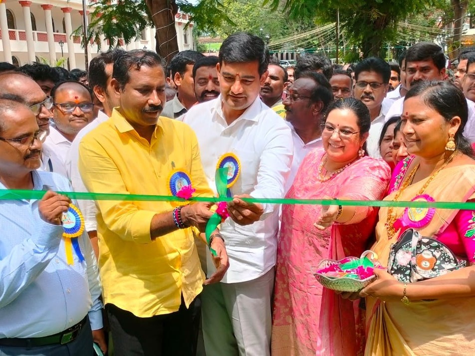 విద్య వైజ్ఞానిక ప్రదర్శన కార్యక్రమంలో పాల్గొన్న మంత్రి