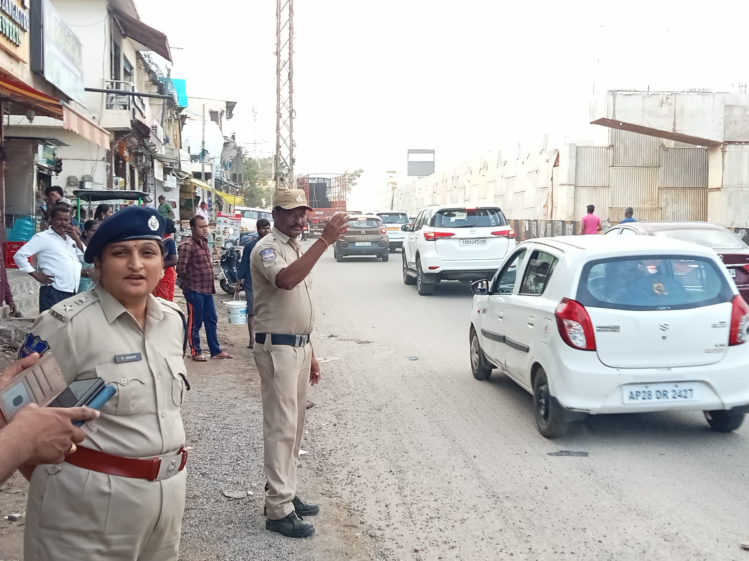 ట్రాఫిక్ నియంత్రణలకు ఎస్పీ చర్యలు
