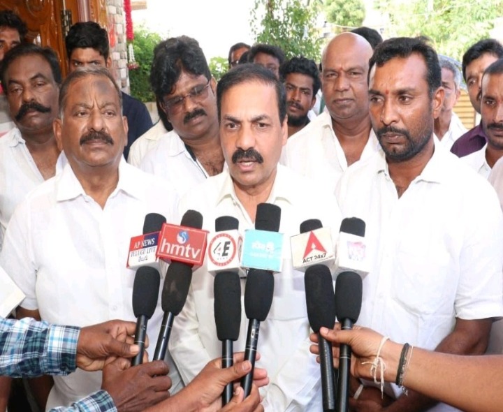 మా జోలికి వస్తే ఊరుకునేది లేదు: మాజీమంత్రి