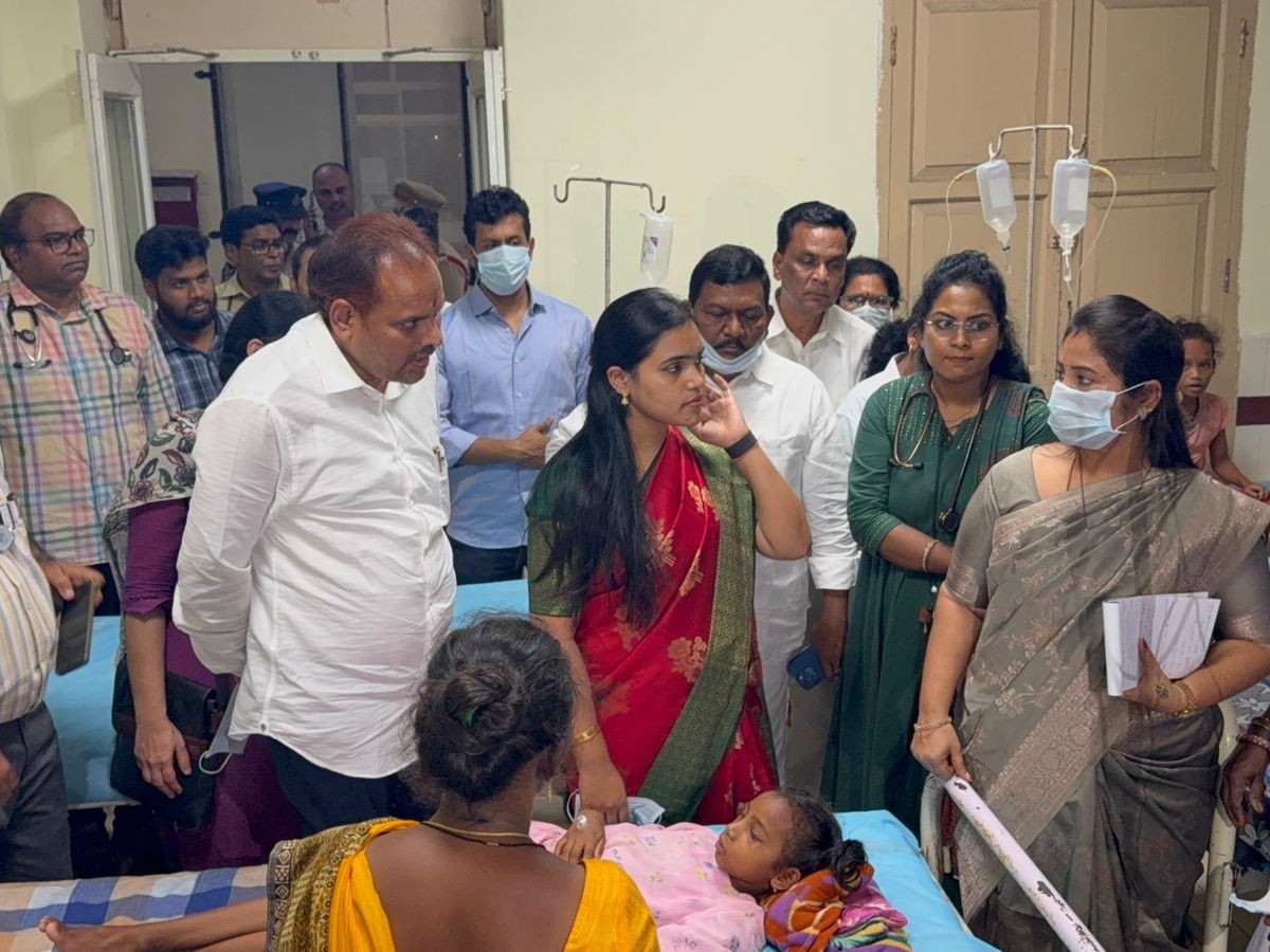 విద్యార్థులను పరామర్శించిన EX DCM