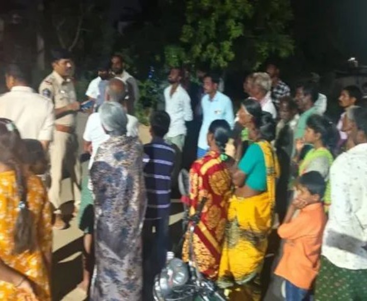 లేపాక్షి మండలంలో పోలీసుల గ్రామ సభ