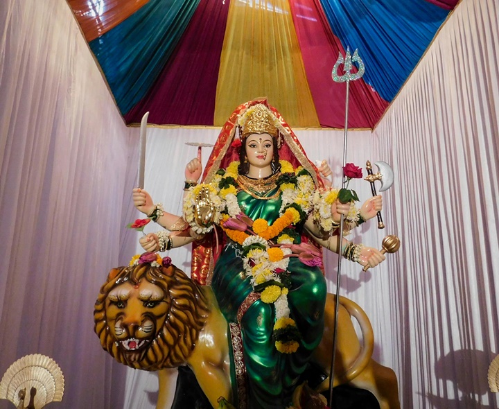 దుర్గా నిమజ్జనంలో అపశ్రుతి.. విగ్రహం దగ్ధం