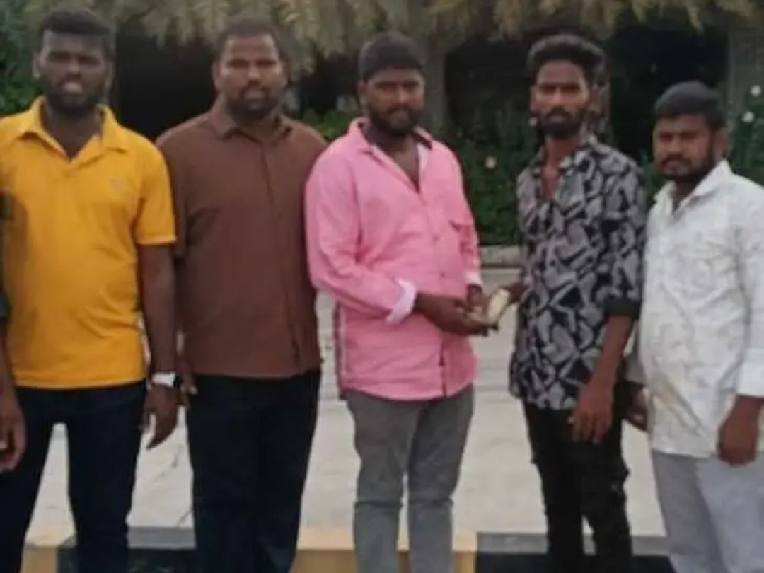 రోడ్డు ప్రమాద.. బాధితుడికి యువత చేయూత