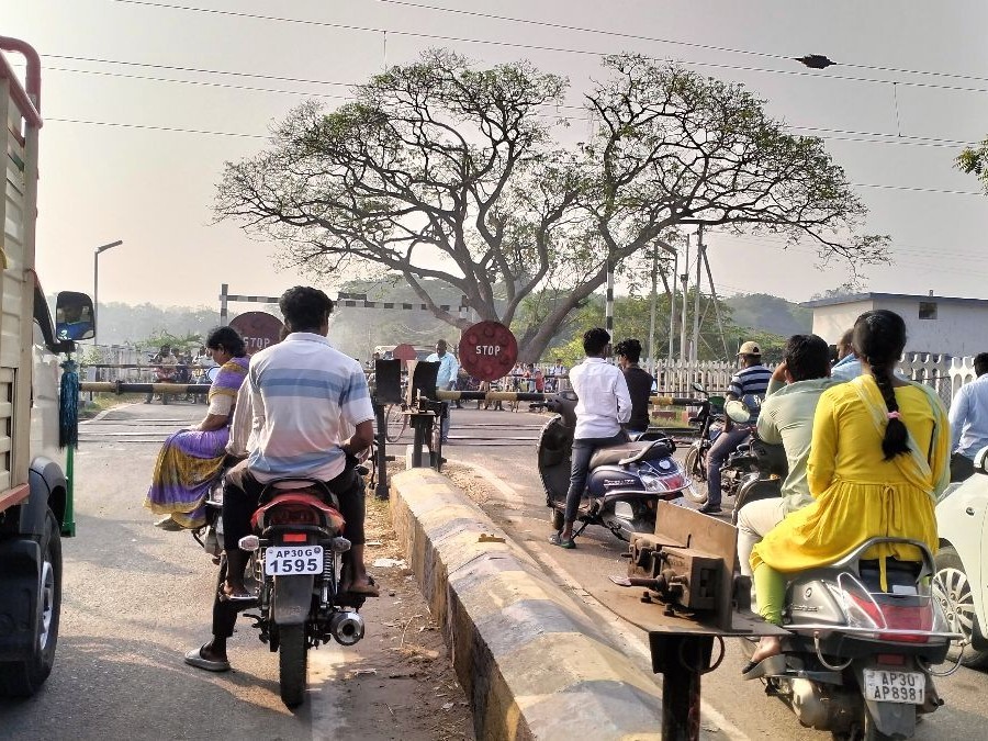 నేడు రైల్వే గేట్ మూసివేత