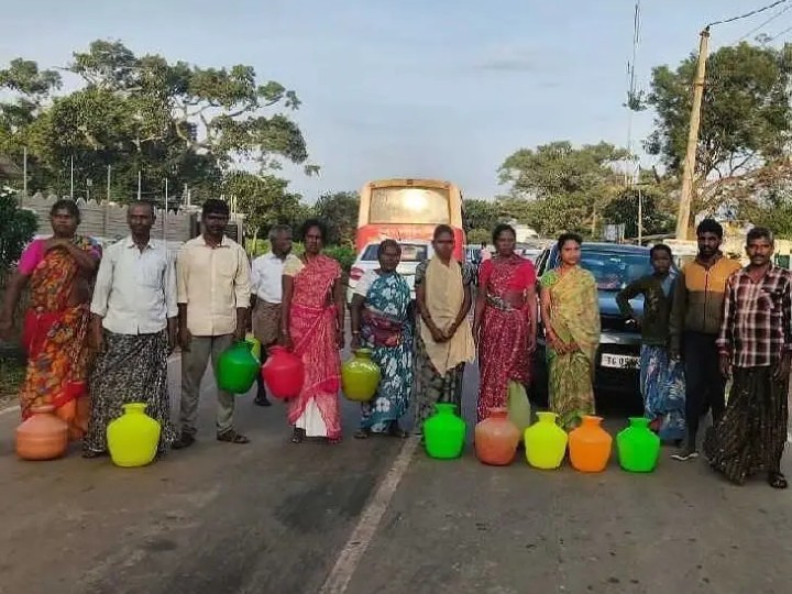 తాగునీటి కోసం ఖాళీ బిందెలతో రోడ్ల దిగ్బంధం