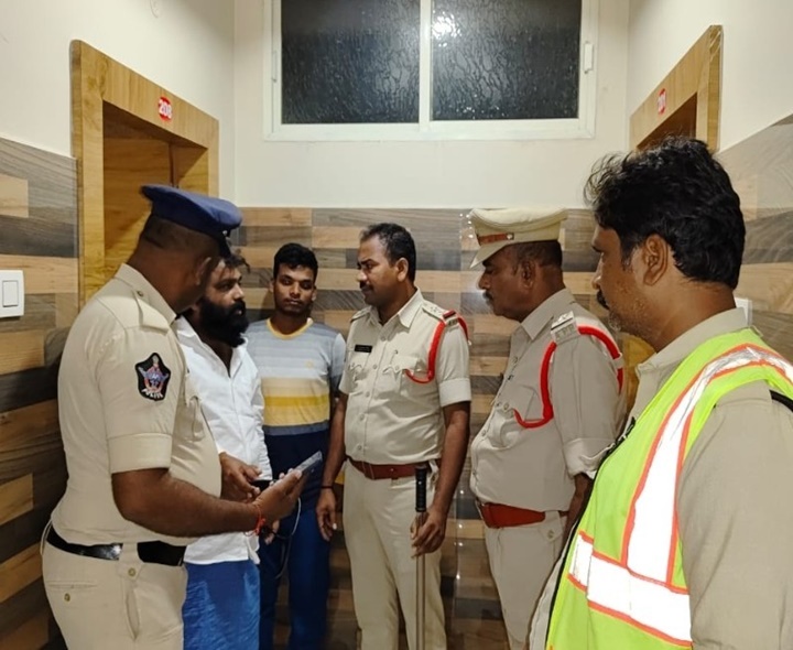 లాడ్జిలలో అసాంఘిక కార్యకలాపాలు.. యజమానులదే బాధ్యత
