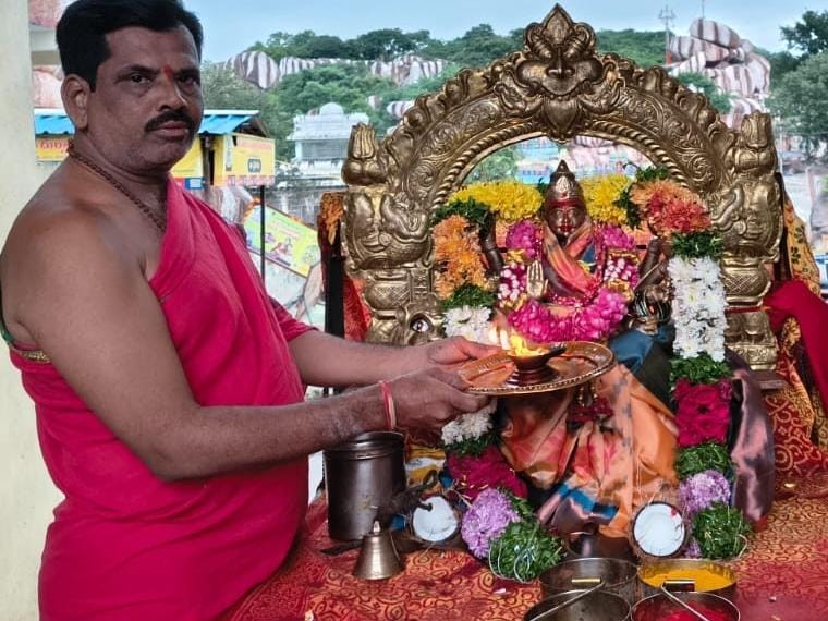 రాజగోపురంలోని అమ్మవారి కి పూజలు