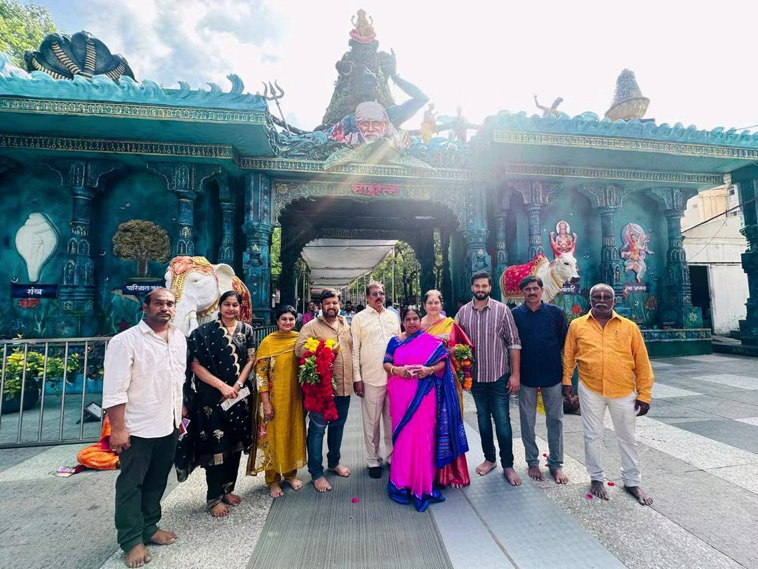 షిర్ఠీ సాయిబాబాను దర్శించుకున్న మేయర్