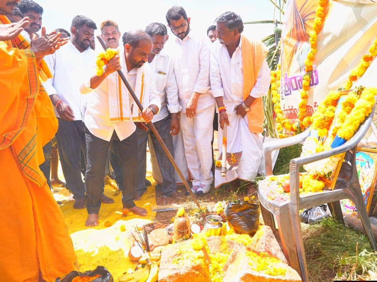 ఆలయ నిర్మాణానికి మంత్రి భూమి పూజ