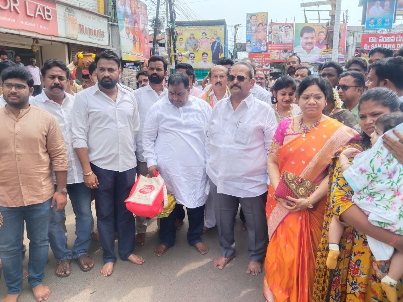 పైడితల్లిని దర్శించుకున్న మాజీ డిప్యూటీ స్పీకర్
