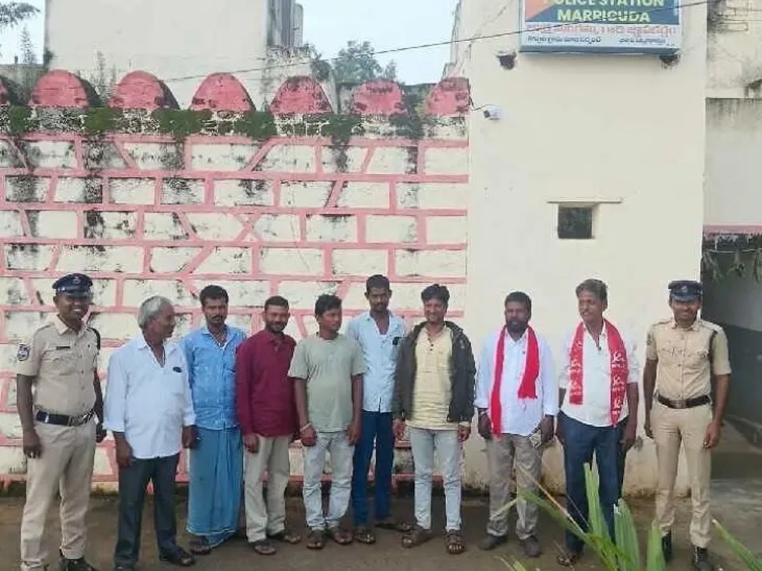 ధర్నాకు వెళ్లకుండా RRR భూ బాధితుల అరెస్టు