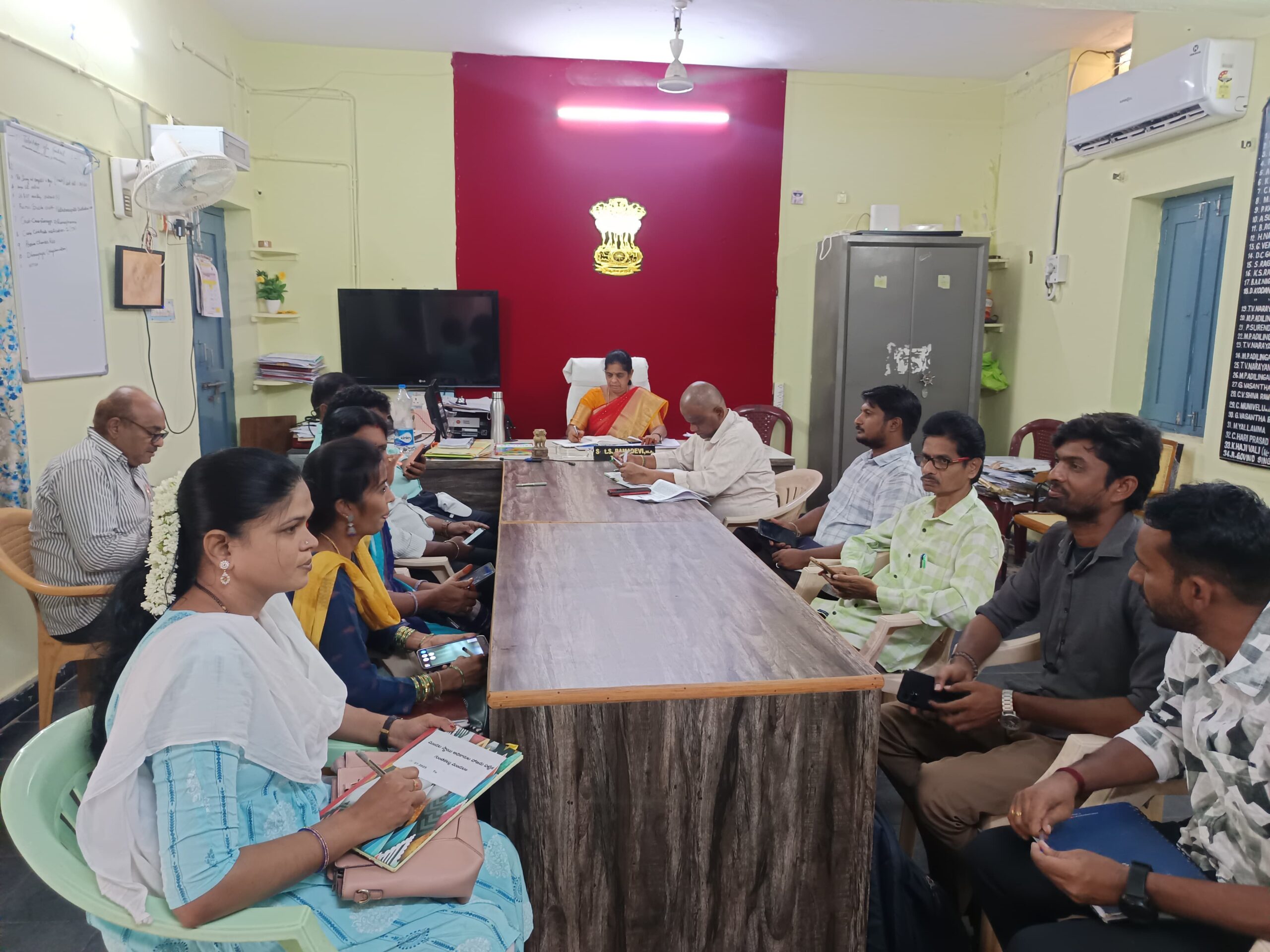 తహశీల్దార్ కార్యాలయంలో అర్జీల స్వీకరణ