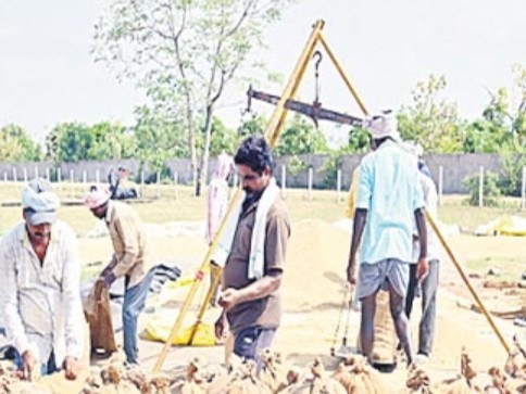 రైతులు బోనస్ కోసం ఎదురుచూపు